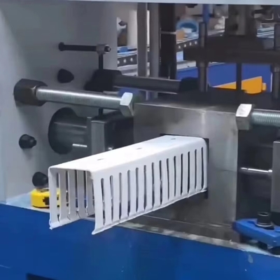 شراء الصين شينزين HYPET PVC عالية السرعة أربعة محطات كابل قناة صنع آلة / PVC الأسلاك قناة القضيب محور خط إنتاج الخرجان online manufacture