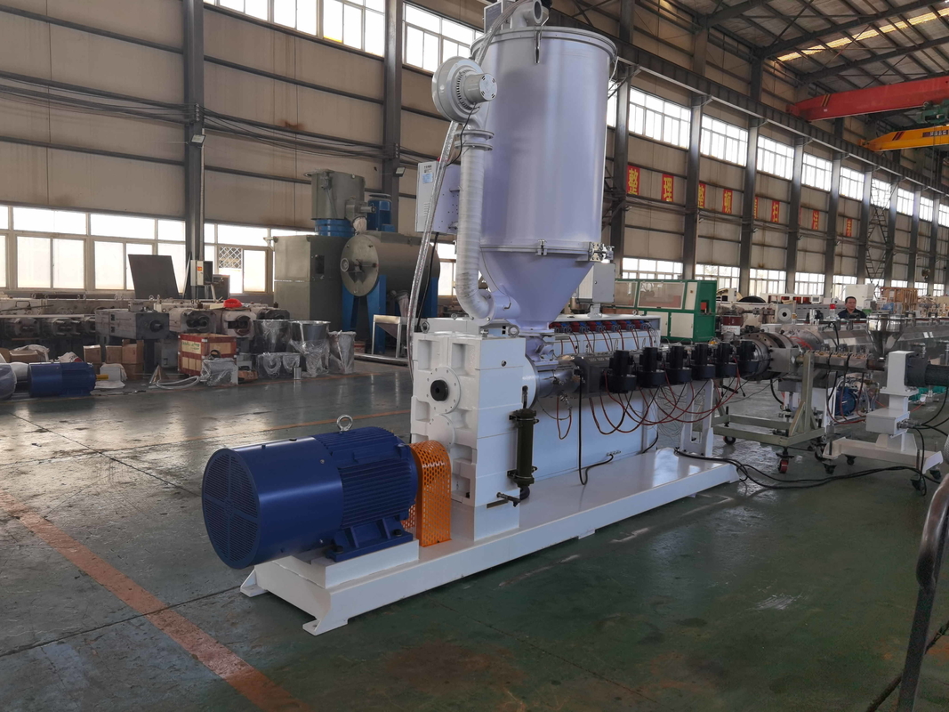 SJ150/28 90kw 380kg/h عالية الكفاءة الكبيرة الناتجة محرك طحن واحد المسمار في HDPE PE PE ذو الوزن الجزيئي العالي للغاية للأنابيب