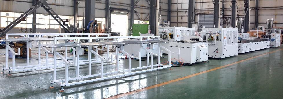 WPC الخشب البلاستيكي ملف تعريف 240mm PVC الجدار الرغوة لوحة التبديل طلاء الطحن 55/120 PVC مزدوج المسمار طحن