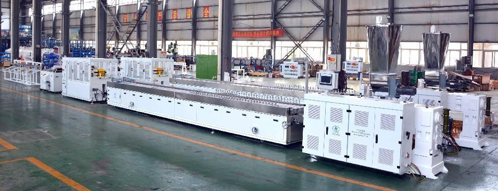 WPC الخشب البلاستيكي ملف تعريف 240mm PVC الجدار الرغوة لوحة التبديل طلاء الطحن 55/120 PVC مزدوج المسمار طحن