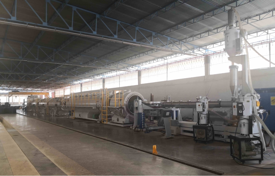 400mm -1000mm أنابيب HDPE PE البلاستيكية تصنيع آلات خط الإنتاج مع محرك SJ150/38 الكبير واحد خرطوم الصدر 400kW و 1400kg / h